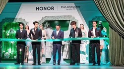  The mobile phone press conference has become a model show with personality and fashion!