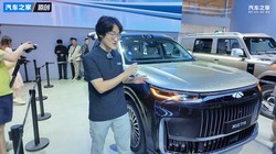 和“9系”分庭抗礼 车展实拍风云T11